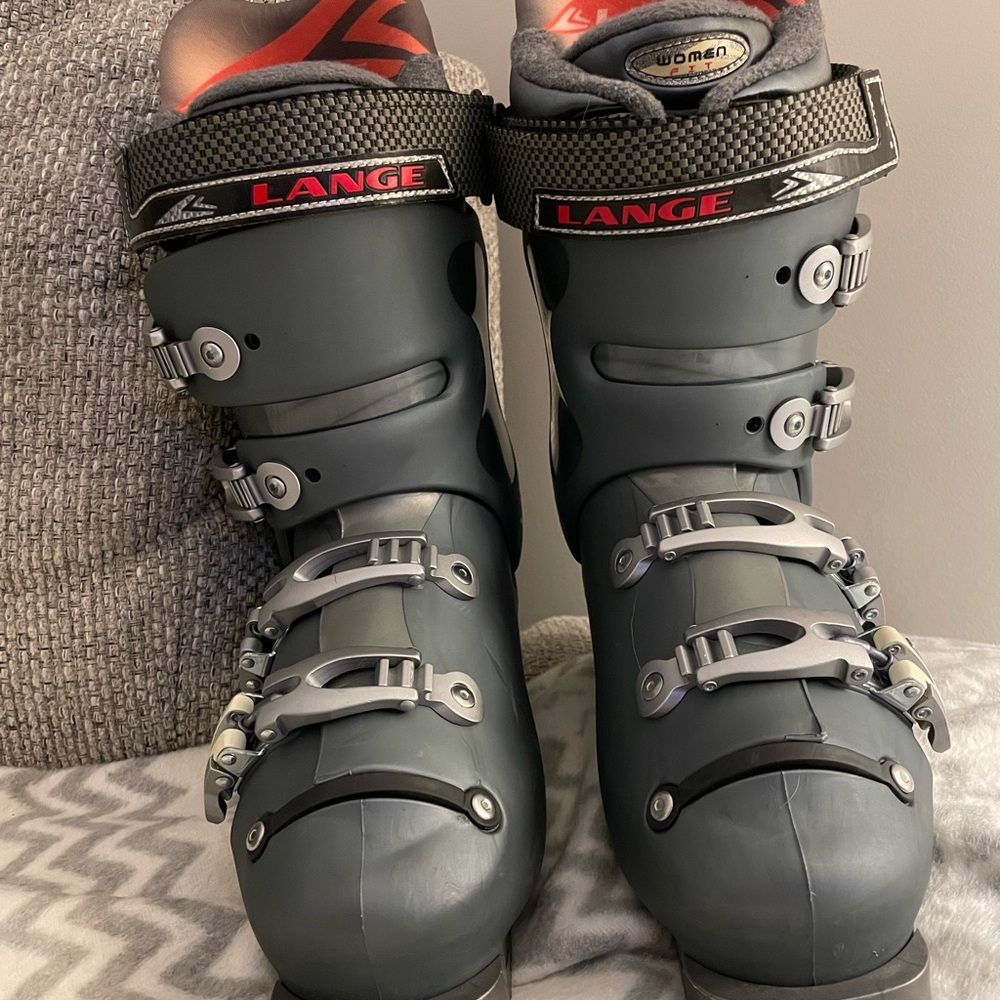 Women’s Lange Ski Boots